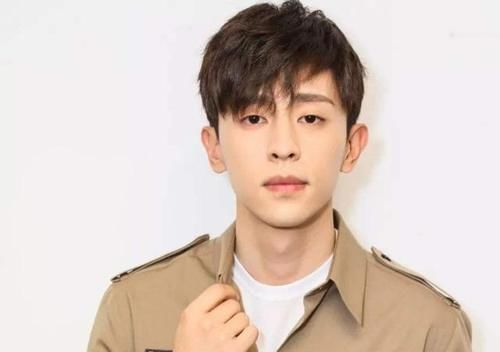  上热|邓伦被骂上热搜，两年6部综艺吃相太难看？他这一做法太不明智了