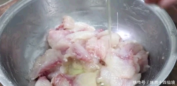 鱼肉|饭店里的鱼片特别滑?其实学会了这步,在家也能做
