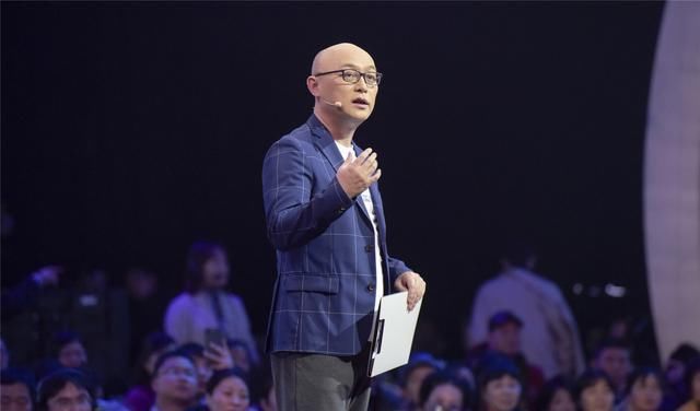 空姐|《中国机长》热映:那个刁难空姐的男乘客,请收起你的优越感