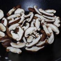  肉片|周末做做家常菜：关键一步，香菇肉片好吃窍门