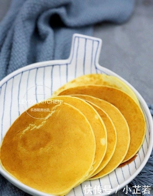  松软|拌拌面糊就可以烙, 10分钟早餐饼, 有奶有蛋, 营养齐全又松软