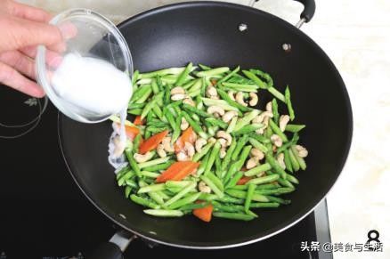 可口|教你做道快手菜,一点芦笋,一点腰果,吃起来爽脆可口,清淡鲜美
