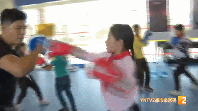 喜欢|“把我所学的、我的爱好传给喜欢的学生”陡普鲁小学里的拳击教练