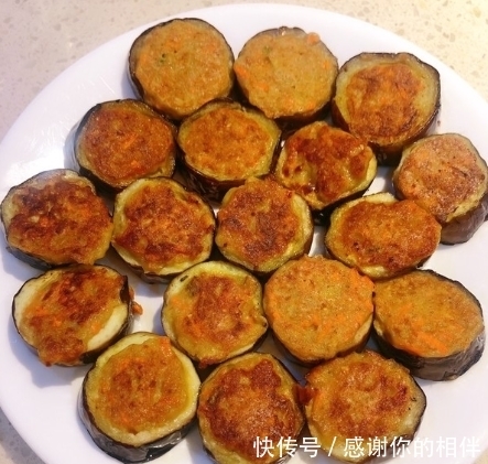  茄子|家常菜制作：香煎茄子盒，馅料填饱满呈现出来的口感会更好