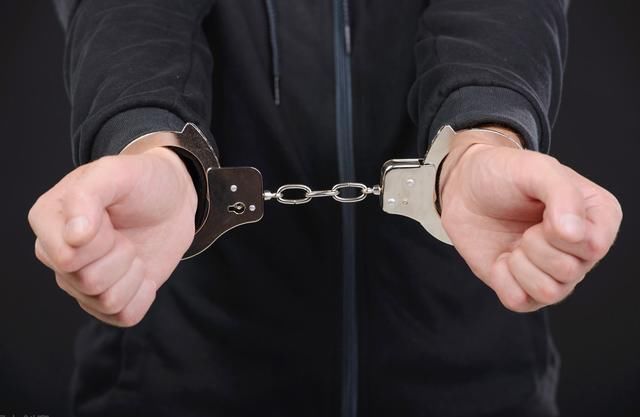  长相|男子尾随女性实施强暴，看清对方长相后，选择了逃跑，如何评价？