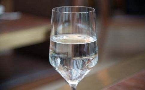 到底|白酒为什么会发酸发苦？酱香酒带苦味到底是不是好酒？