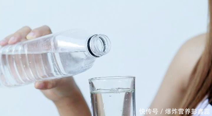 白开水选择这5个时间段喝(白开水为生命之源，但提醒大家：2个时间段要注意，别犯错)