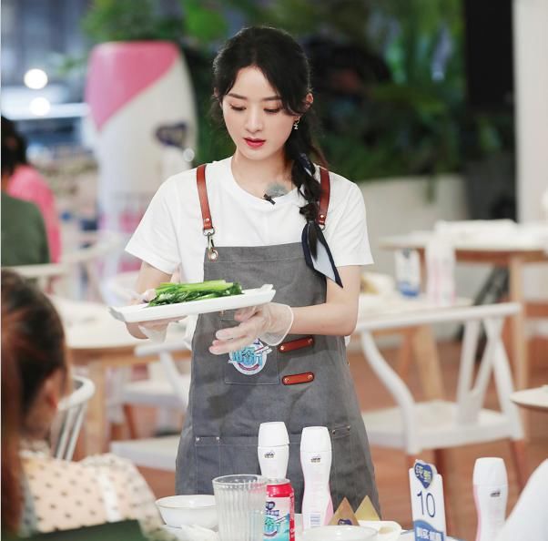  踢出|粉丝开撕节目组后，赵丽颖被踢出宣传图？了解事情真相，粉丝没做错