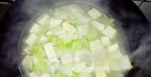  记得|白菜炖豆腐怎么做才好吃？记得多加这2样，比放肉都好吃