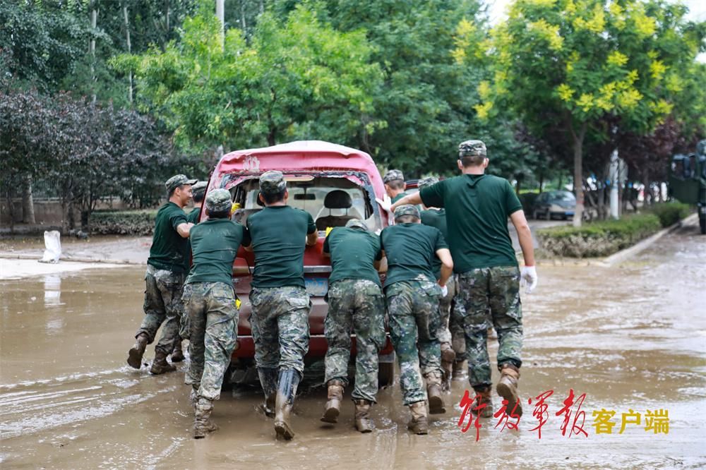 清淤、消杀，武警官兵全力投入涿州灾后重建工作