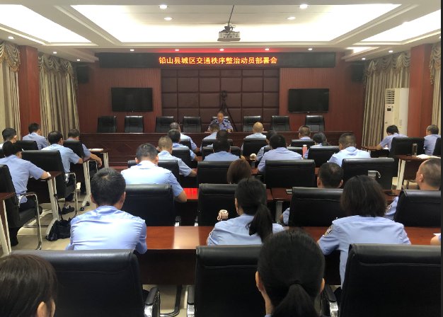 交警|铅山交警全面打响“交通秩序整治攻坚战”