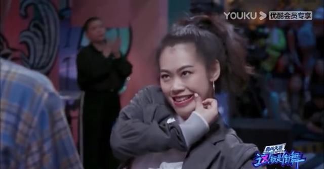  战术后仰|王一博 你要补一下妆上热搜了?到底是怎么回事?