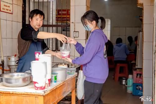 打包|天呐!让人专程驱车上百公里来打包的炸酱面,竟在襄城藏了24年!