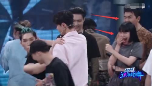  吓到|《街舞》小宝被王一博反撩，被撩到认怂，直接害羞开溜：脸红心跳