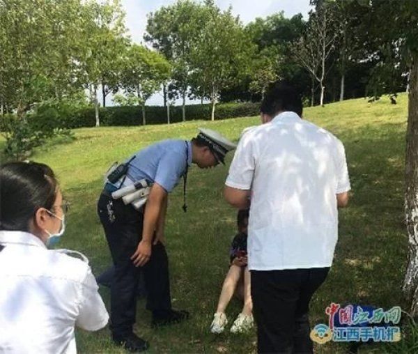  女子|女子和男友发生争执欲跳江，民警发现救援