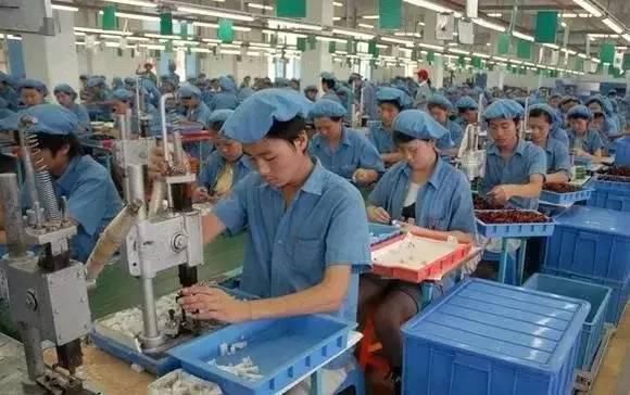 一世|30多名女学生为争“一姐”街头约架斗殴：少年，一时放纵，一世全毁