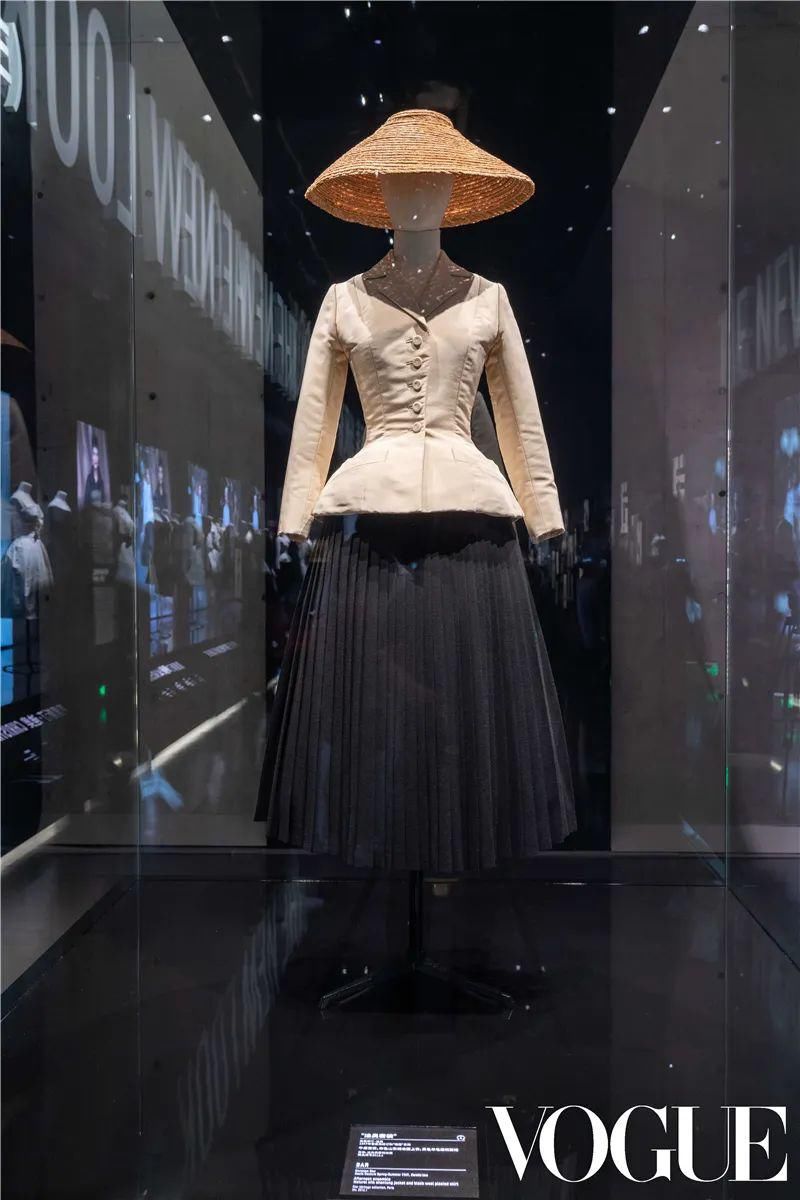  裙子|全世界最美的裙子，都藏在这个展览里