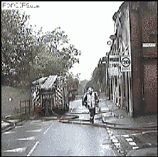  当场|生活中38个最危险的瞬间，离当场去世就差那么0.01秒