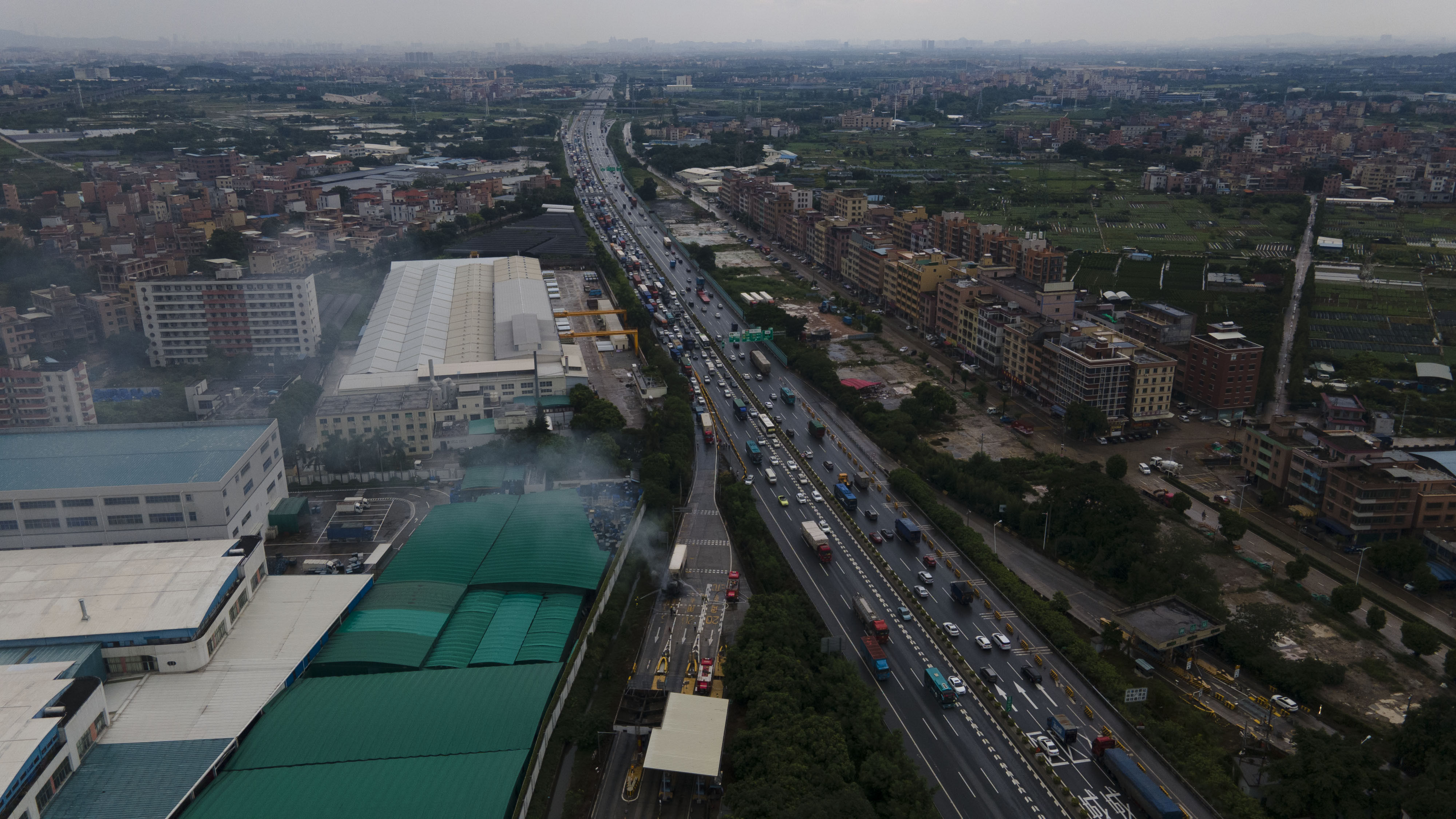 神山|突发|许广高速神山收费站一货车起火