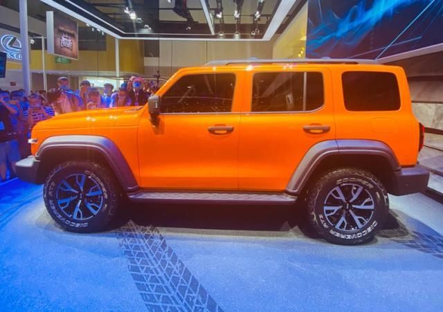  内饰|WEY·坦克300实车正式亮相：外观像Jeep，内饰像奔驰布局