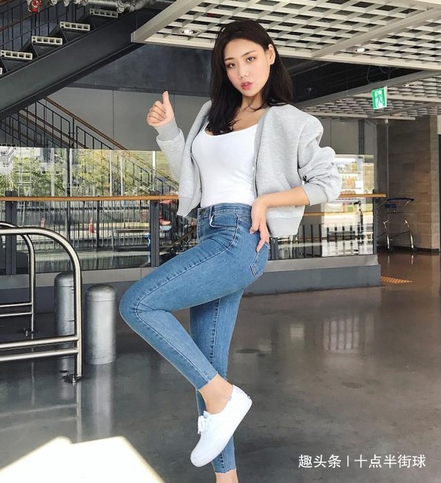 舒适|牛仔裤展现纯真的活力感,穿出独特的风格,美丽与温暖并存!