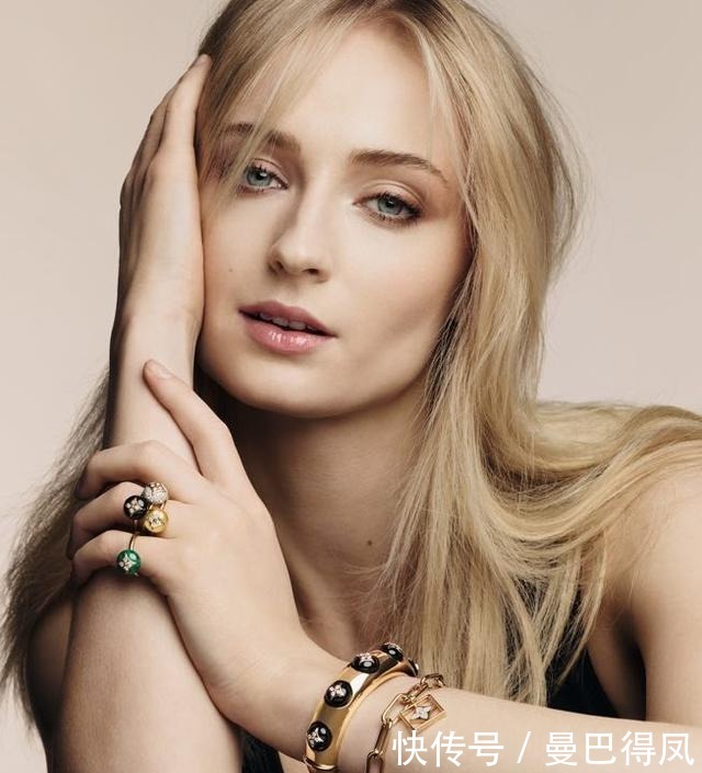 金链|“大金链”重回时尚巅峰!配上它洋气又吸睛,时尚达人都爱不释手