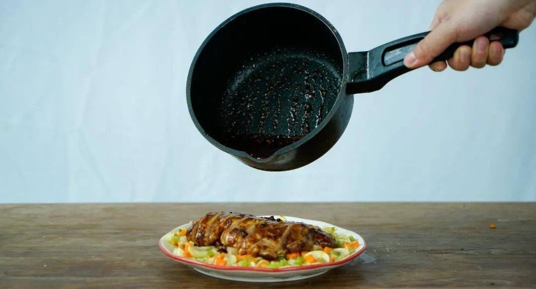 酱汁|鸡胸肉别再水煮了!多加这一样,酱汁浓郁香炸了!