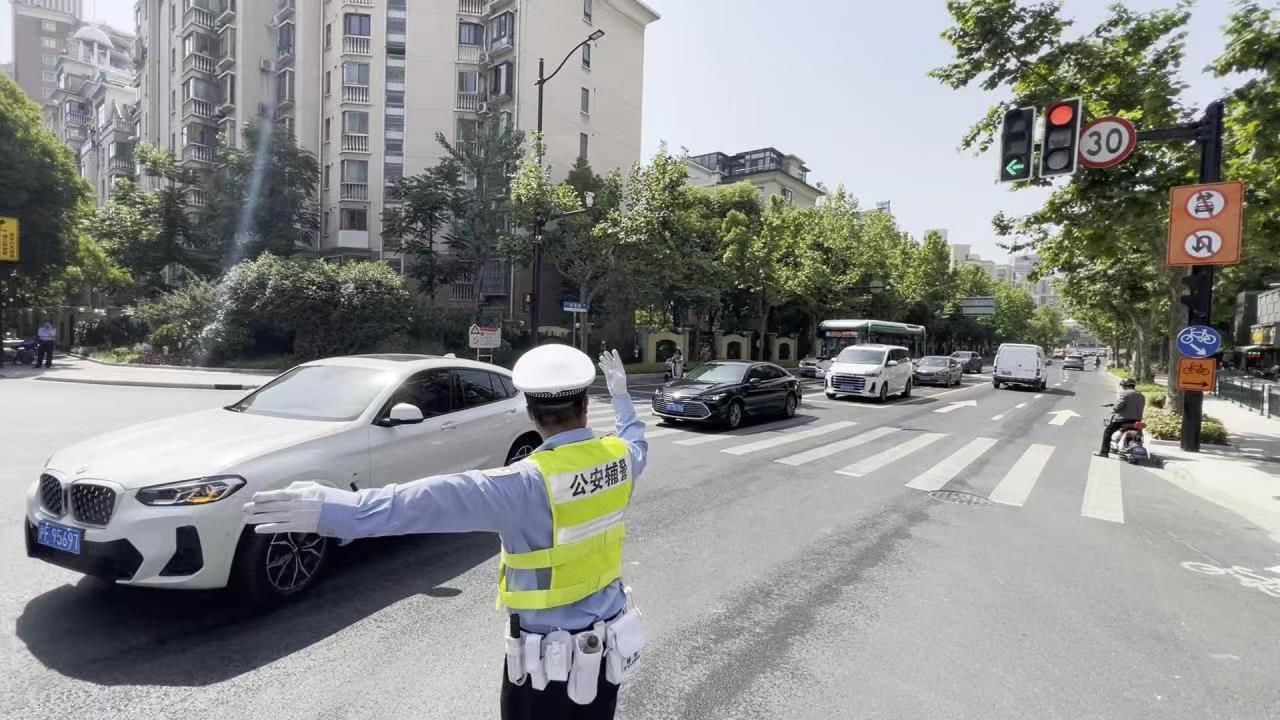 轨道交通20号线施工首日，交通路改道路段早高峰平稳有序