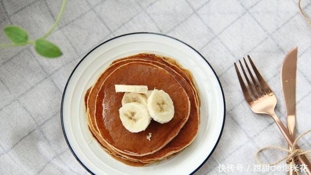 成品|好吃不腻香蕉松饼,好操作,焦糖色成品,松软好入口,娃超喜欢!