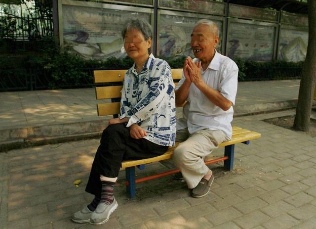 会感到|成为丁克夫妻后，这些人有后悔吗？自由与遗憾并存