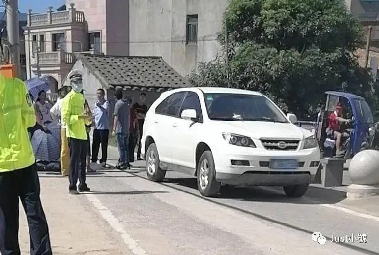  交通事故|突发！长乐鹤上发生一起交通事故！一男子被撞...