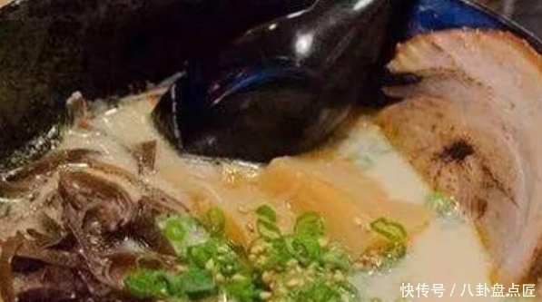 拉面里|中国吃货在日本吃拉面,只是嘱咐下老板多放肉,结果却傻眼了