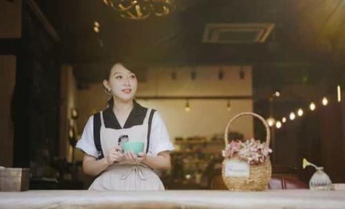  人生|街角有阳光，院里飘着柒里咖啡香，沉浸在红砖小院里品人生百味