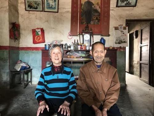 瞬间|江夏社工为留守老人拍下幸福瞬间