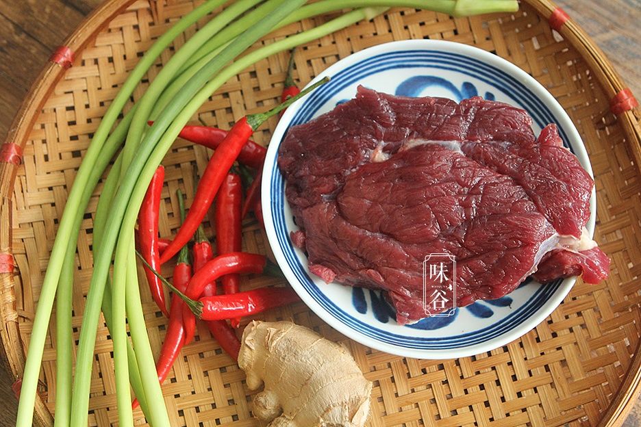  大厨|《中餐厅》赵丽颖亲自做小炒黄牛肉，获林大厨点赞，你学会了吗？