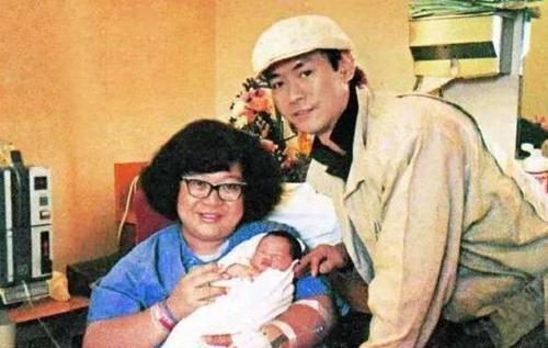  父母离异|同是一个爹，郑少秋4个女儿生活差距不是一般大，网友：渣男