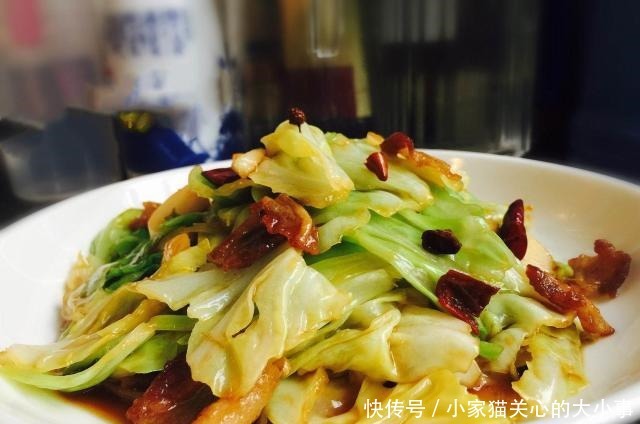 加上|包菜炒五花肉,五花肉不仅不油腻,加上包菜还会特别的清爽!