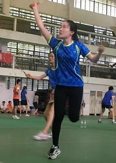  导师|26岁女博士生导师因高颜值走红！才貌双全，网友全酸了！