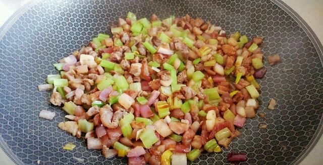  夏天|夏天别错过这菜，清热解毒，还能入药，常吃提神杀菌、降压护心脏