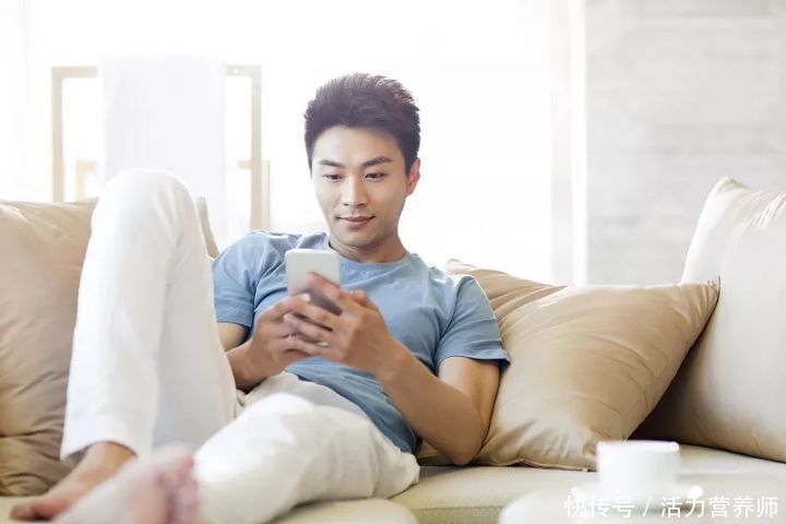“腰背挺直”就是正确的坐姿吗？其实，正确坐姿是这样才不伤脊椎2023