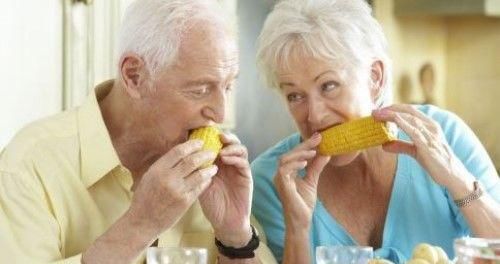  心思|朱一龙进修厨艺，在胡萝卜上刻“加油”，读懂他的小心思没？