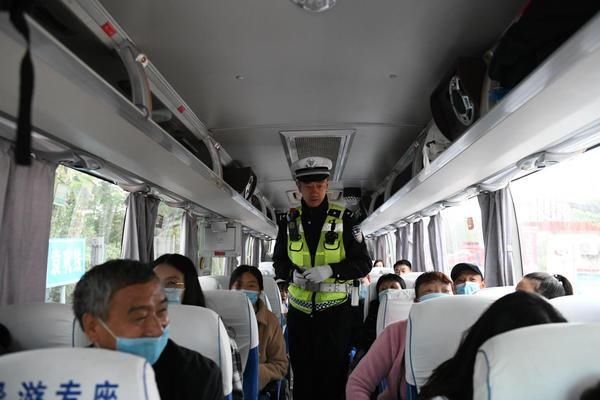 双节|新密交警双节期间全力为群众出行安全保驾护航