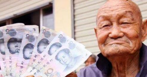 农民|为什么有些人赞成农民领退休金，有的人却不赞成？答案来了！