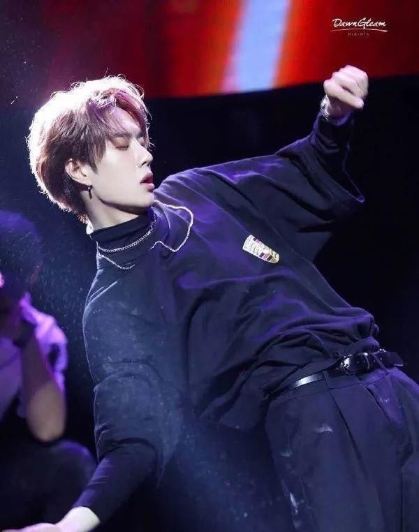  偶像|《这就是街舞》3惊艳的王一博：我们该从优质偶像身上看到什么？