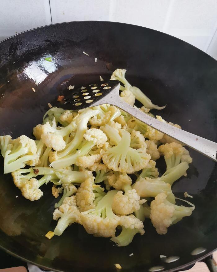 清炒菜花|清炒花菜怎么做好吃？多做一步，花菜清香爽口！