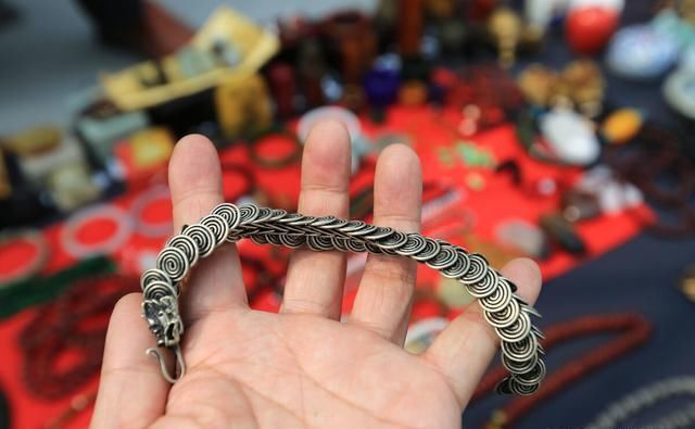 骗局|收藏品骗局专盯老年人！连环骗术防不胜防，到死都不能变现