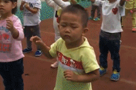 丢人|搞笑GIF趣图:我都想直接下去不表演了,太丢人了