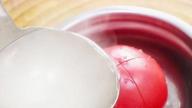  漂亮|做西红柿鸡蛋汤，掌握好勾芡和调味顺序，蛋花漂亮，味道酸甜鲜美