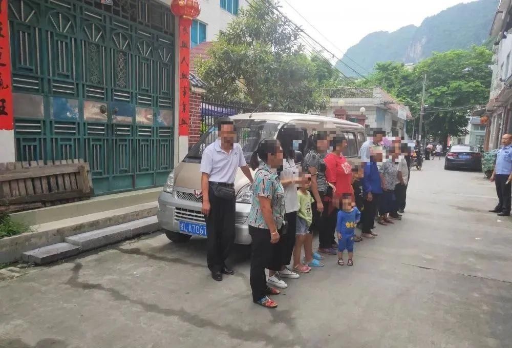  实载|暑假第一天，凌云交警查获5起超员违法行为