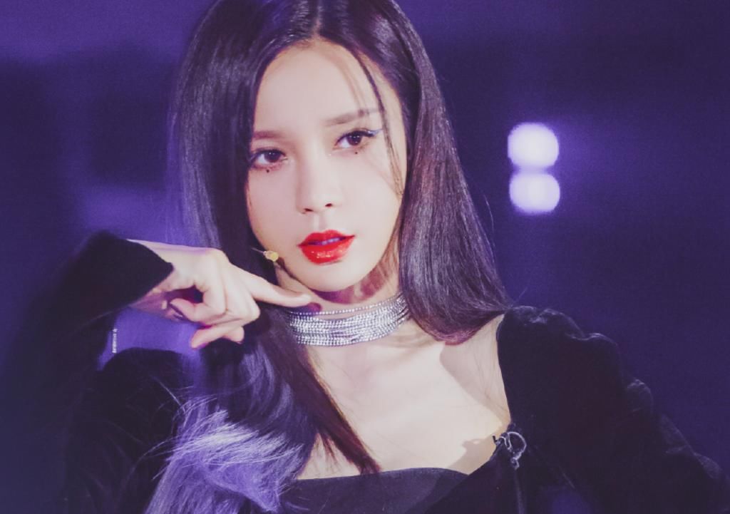 吃醋|沈梦辰晒大腿伤痕,第一个回复的却不是男友,不怕杜海涛吃醋吗?